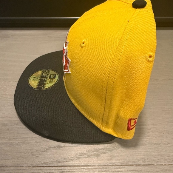 New Era Yellow and Black Hat with Red blue jays logo size 7 1/4 - Picture 4 of 5